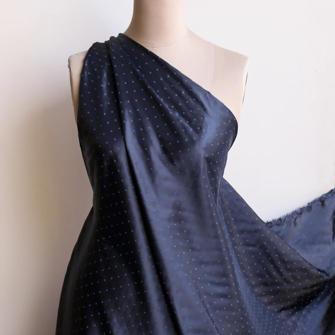 Punto Navy/Ink Fancy Lining (140cm wide) - Image 4