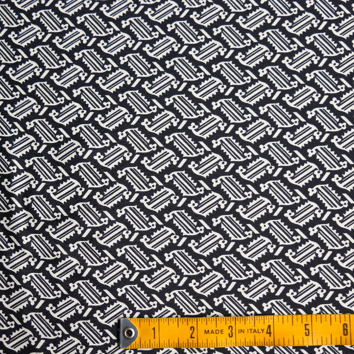 Raso Fiore Black Viscose Georgette - Image 3