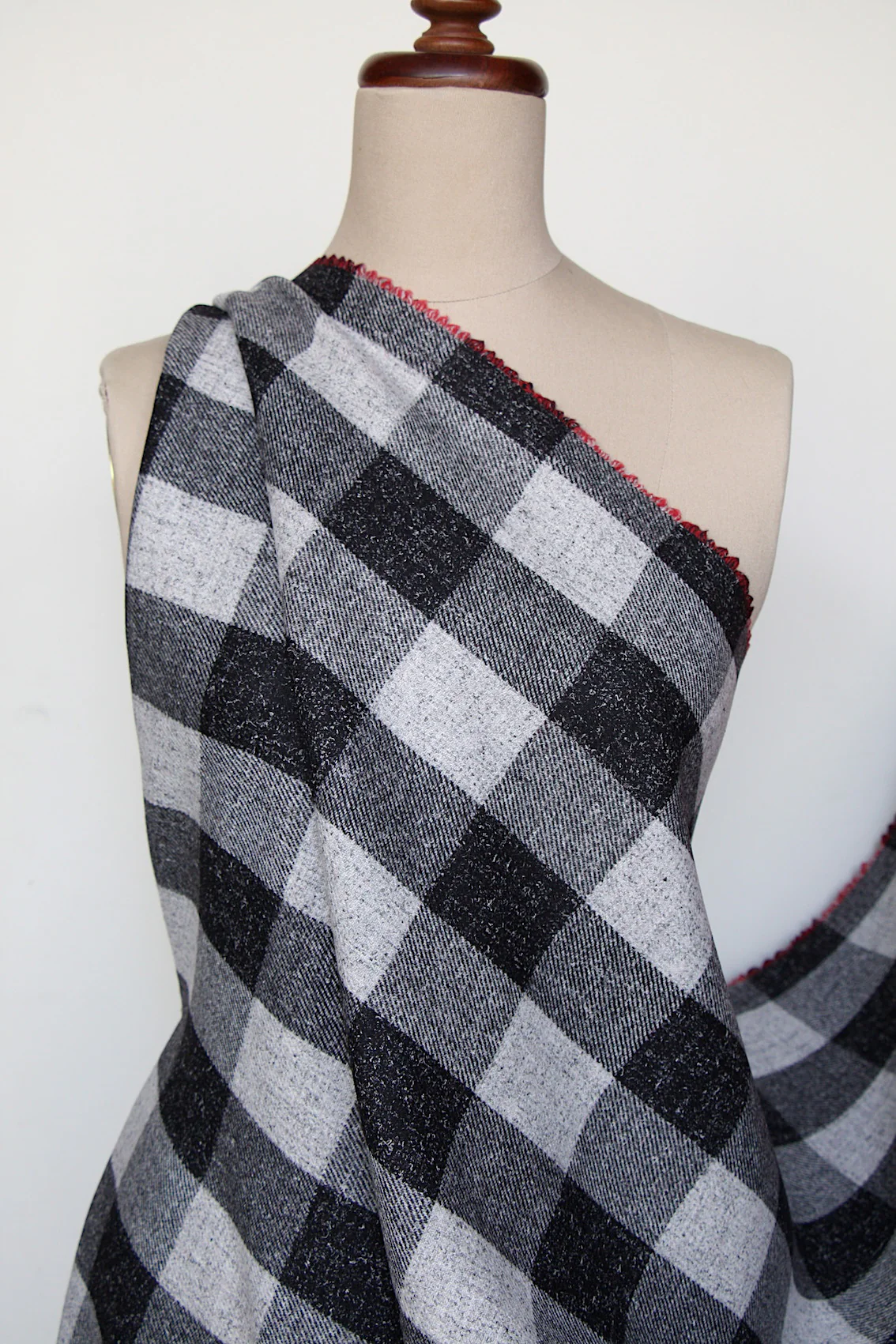 Red Black & Squares - Image 5