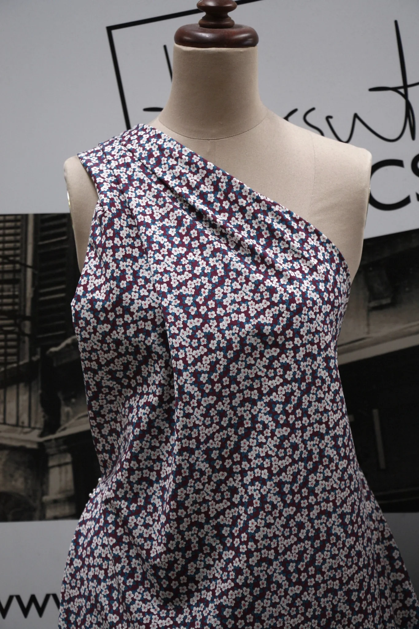 Red Ffion - Liberty Of London - Image 5