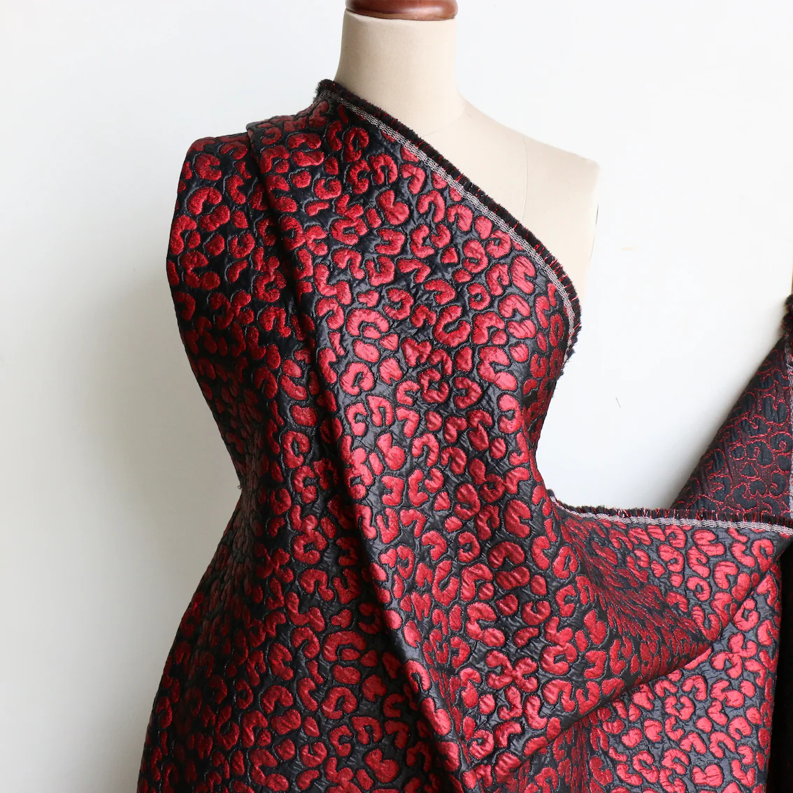 Red Mania Jacquard - Image 4