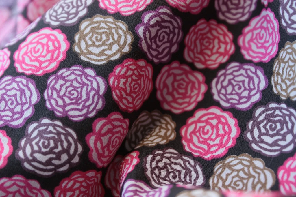Red Stefan - Tana Lawn