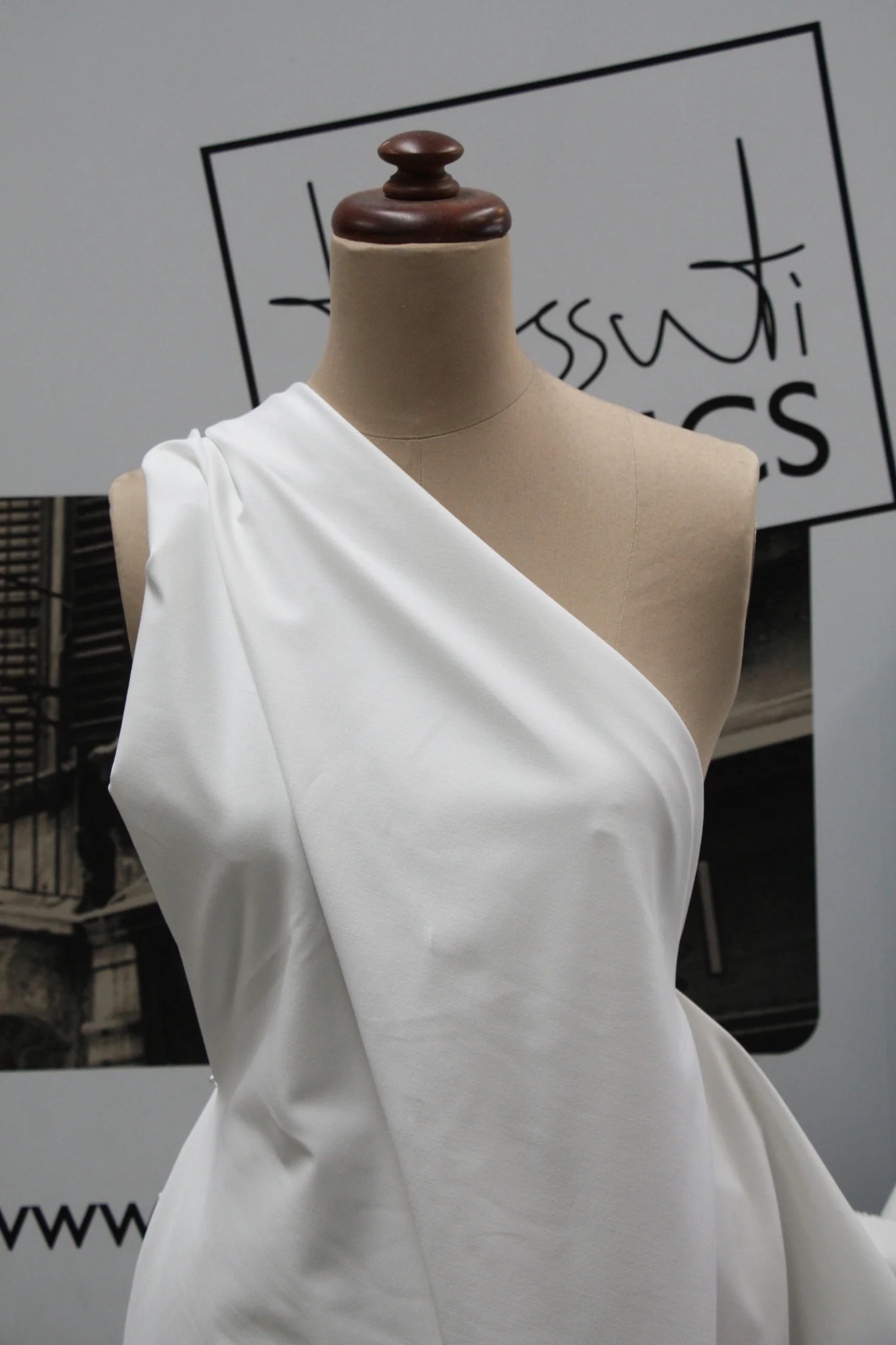 Reflex White - Image 2