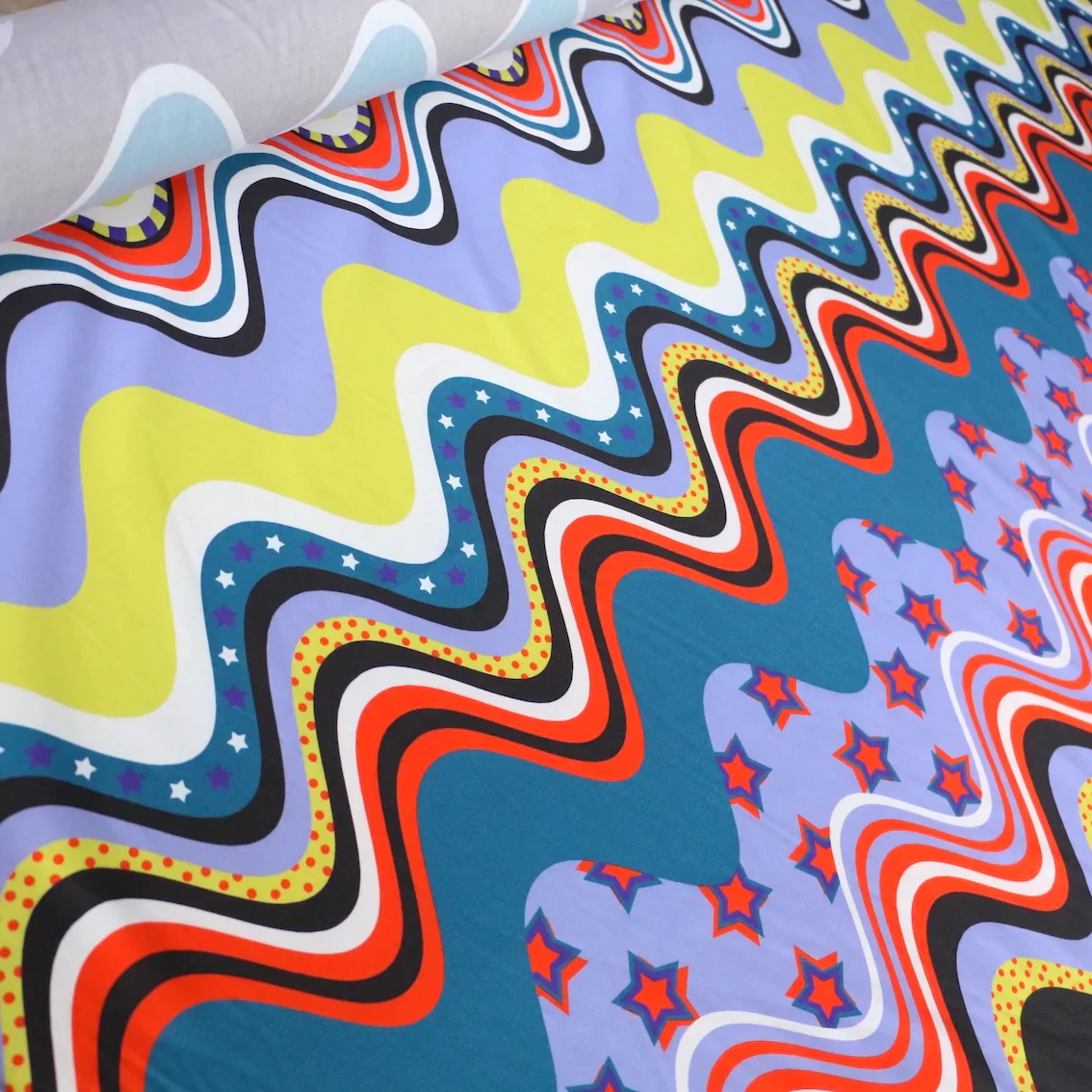 Remnant of Big Wavy Stretch Cotton Poplin - Image 5