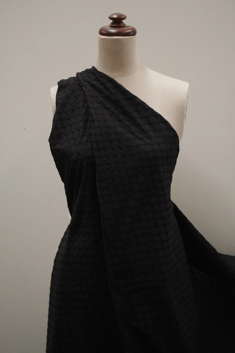 Ring Around Broderie Anglaise - Image 5