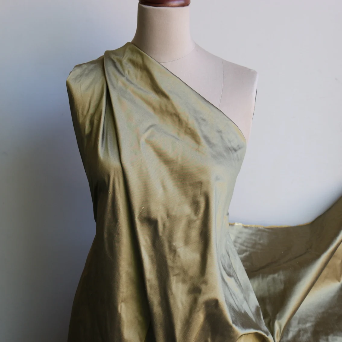 Princess Gold Dupion - Image 3