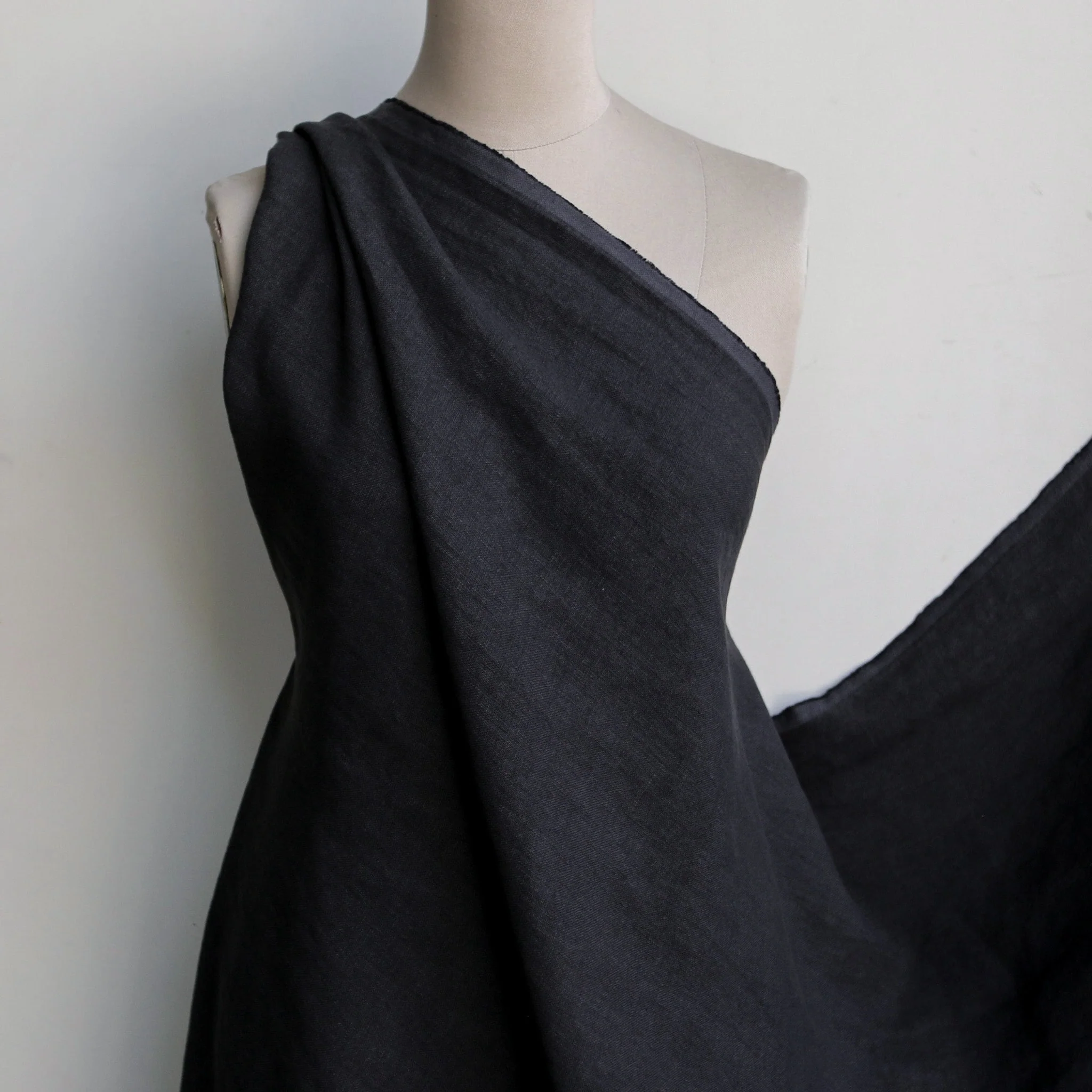 Rune Carbon Navy Washed Heavy Linen - Image 3