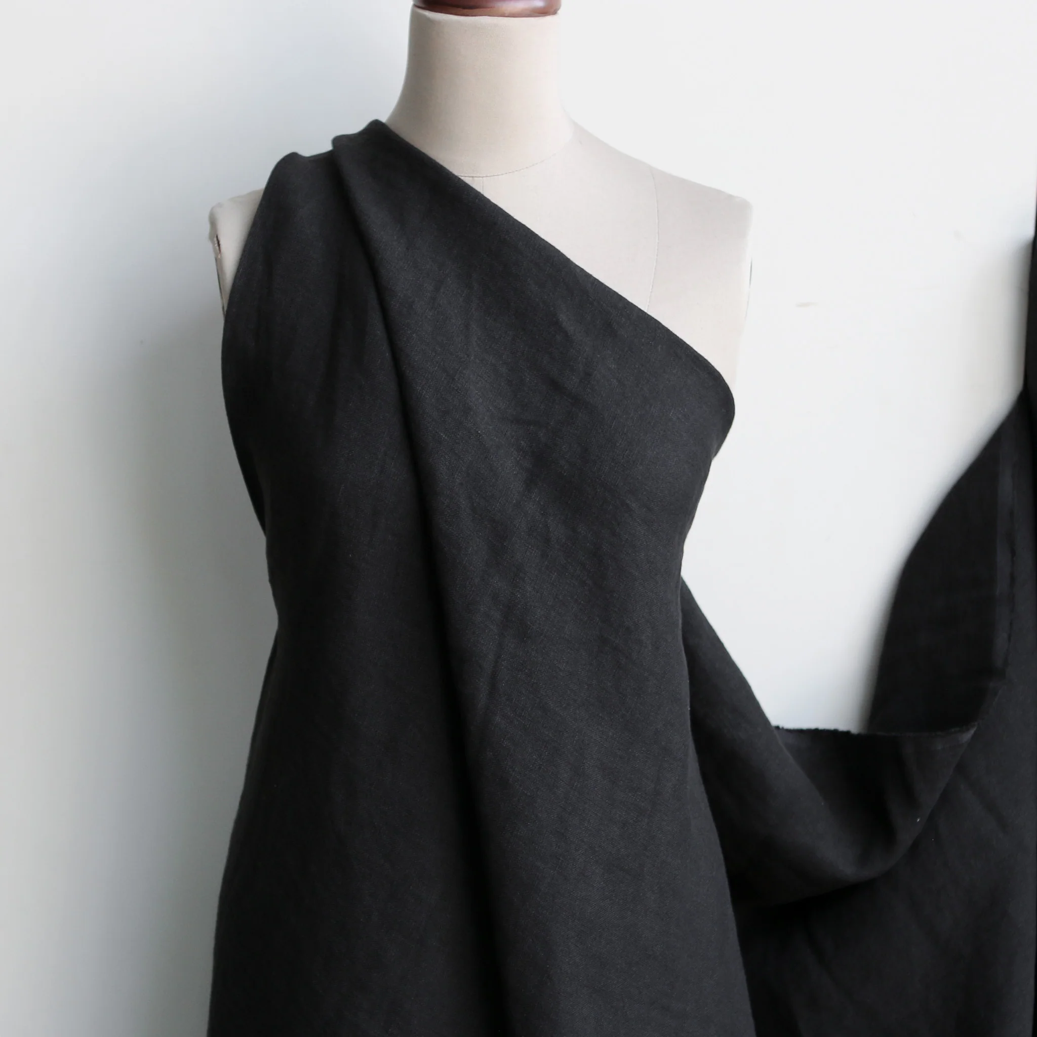 Rune Nero Washed Heavy Linen - Image 4