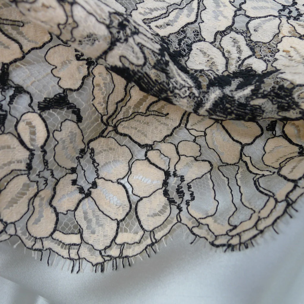 Sable Noir Lace - Image 3