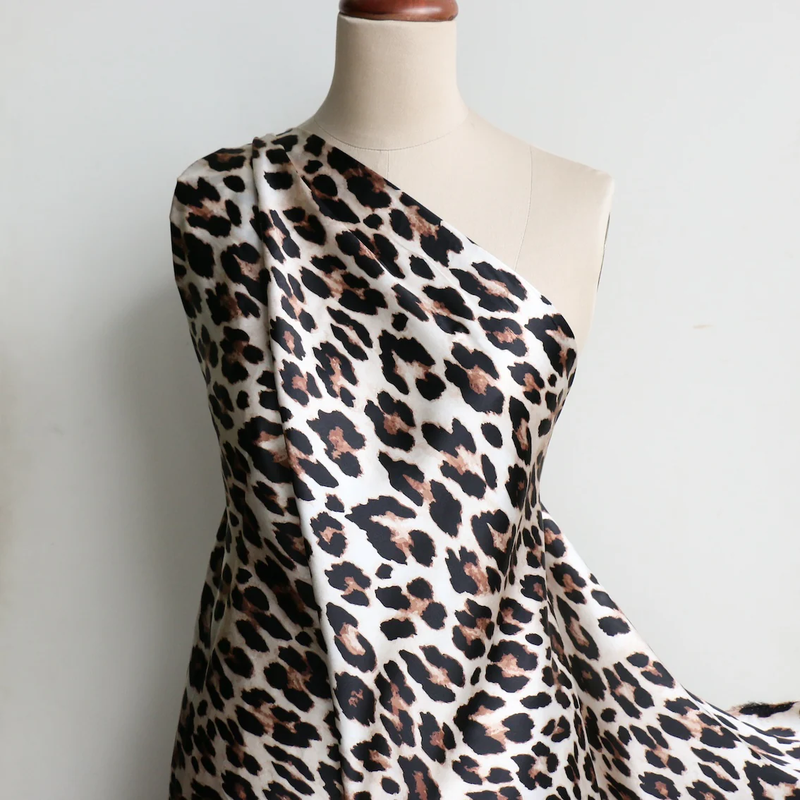 Savannah Cat Silk Satin - Image 5