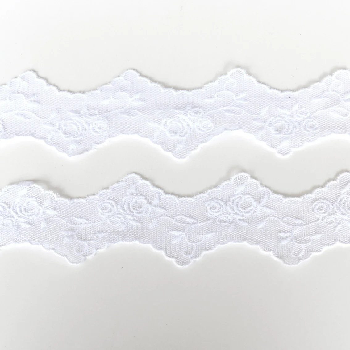 Scalloped White Lace Trim - Image 4