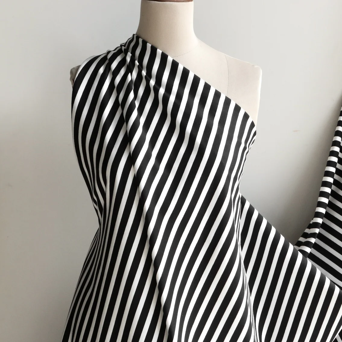 Shikku Stripe Black/White - Image 4