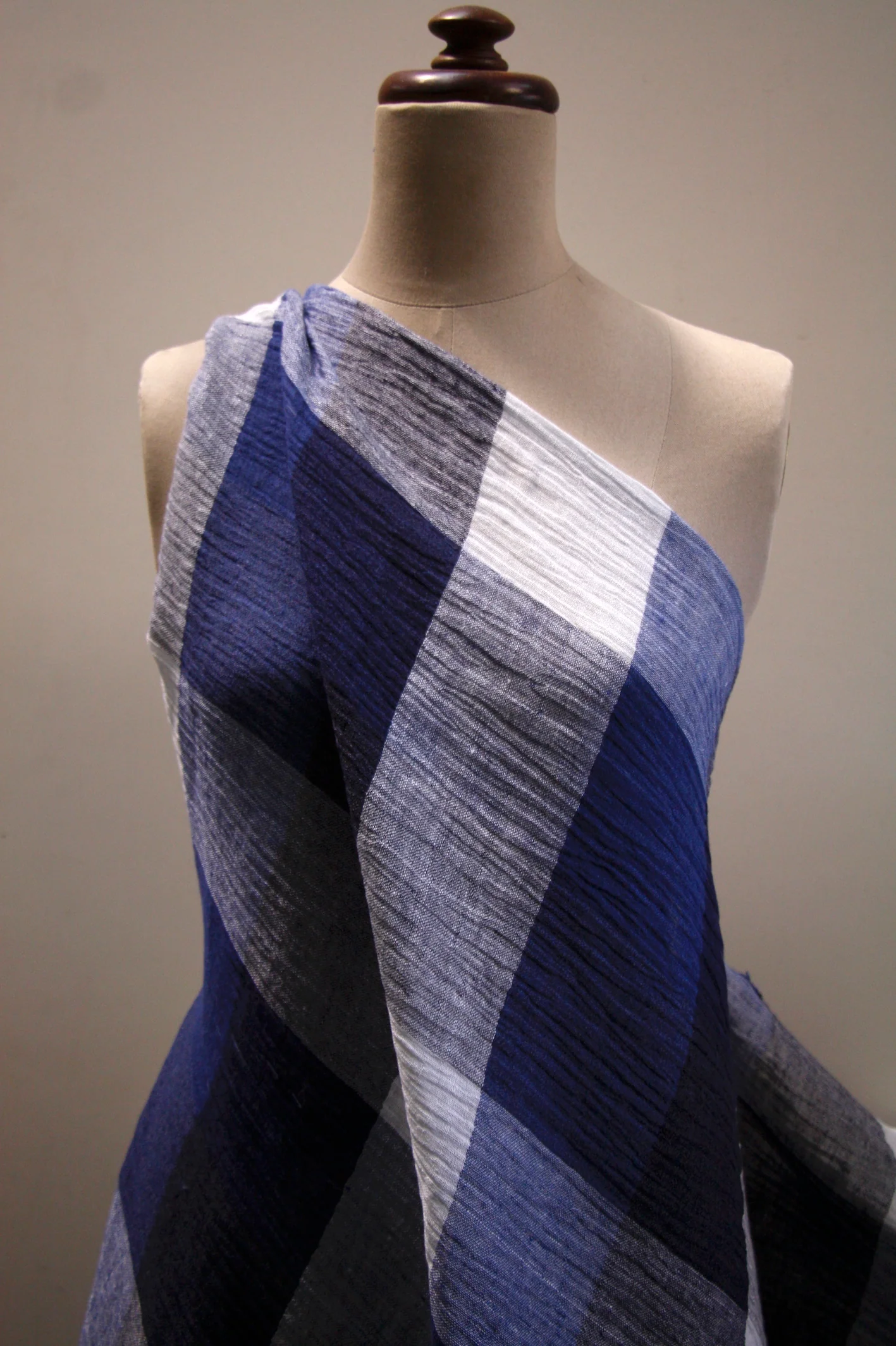 Signal Blue Crinkle Linen - Image 4