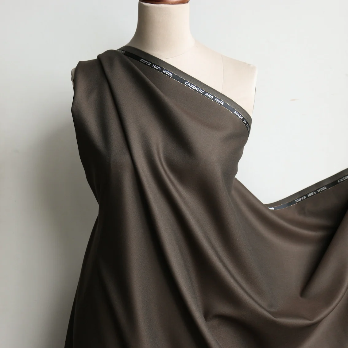 Signore Tobacco Suiting - Image 4