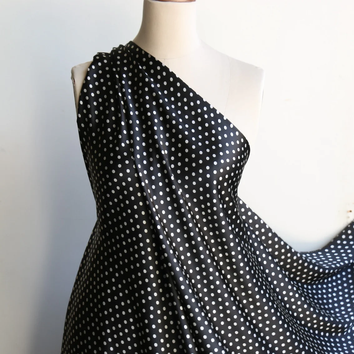 Silver Su Nero Silk Satin - Image 4