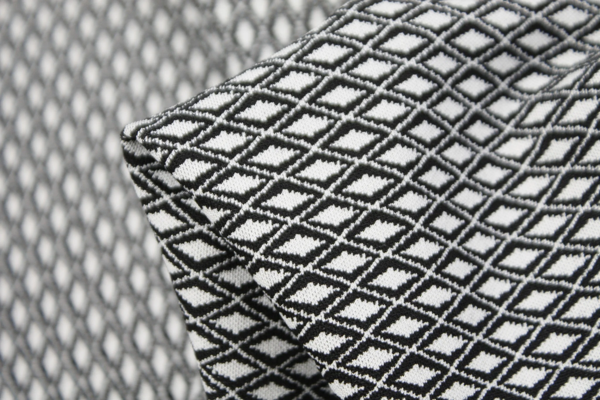 Small Diamond Knit
