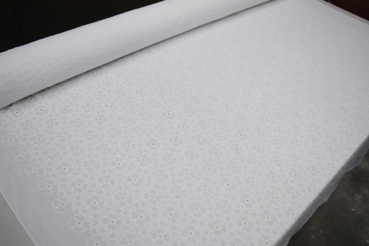 Snow Pansy Broderie Anglaise - Image 3