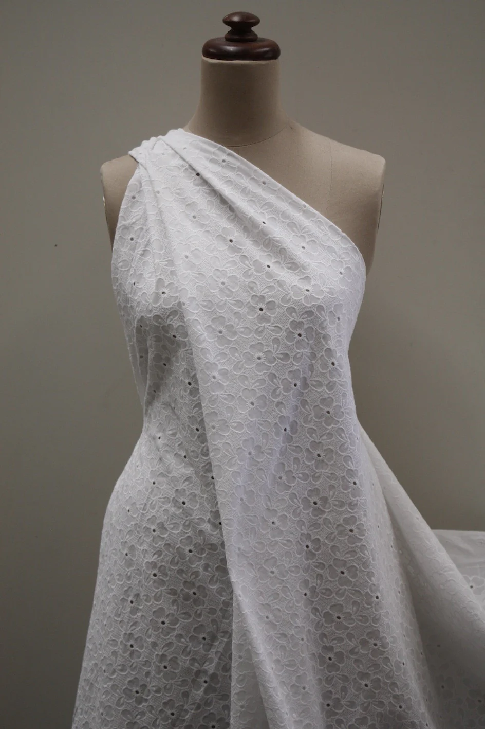 Snow Pansy Broderie Anglaise - Image 4