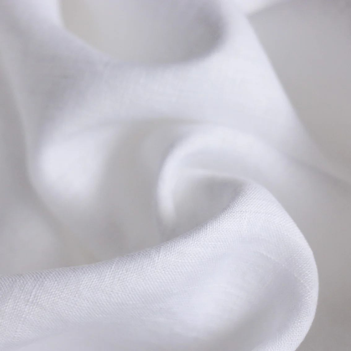 Solino White Hanky Linen - Image 2
