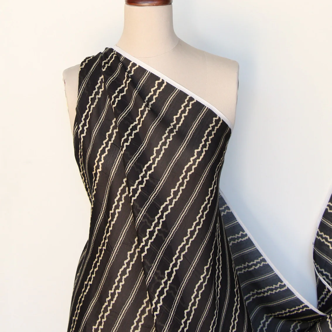 Squiggly Line Print - Image 5