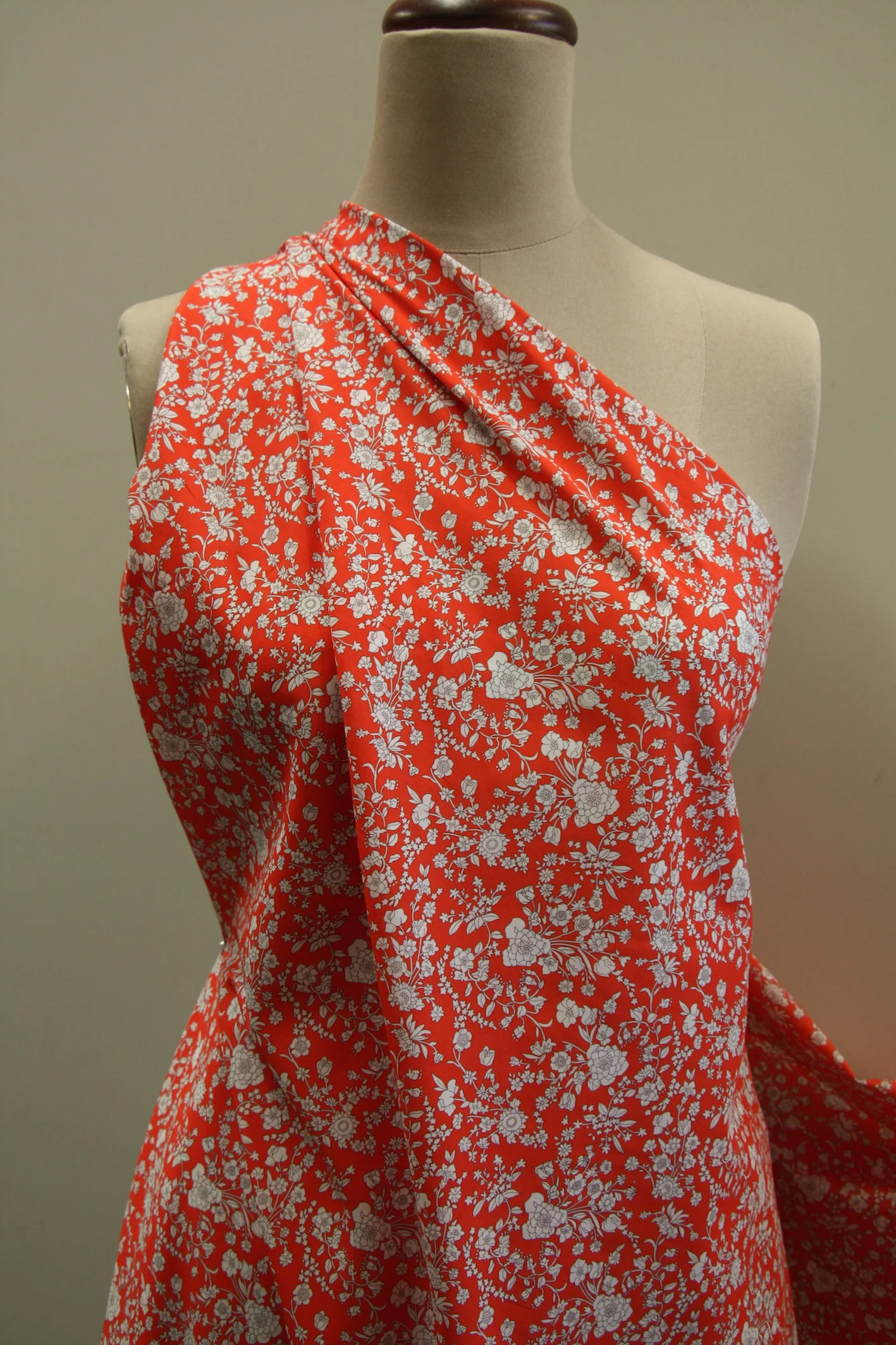 Summer Blooms Red - Liberty Tana Lawn - Image 5