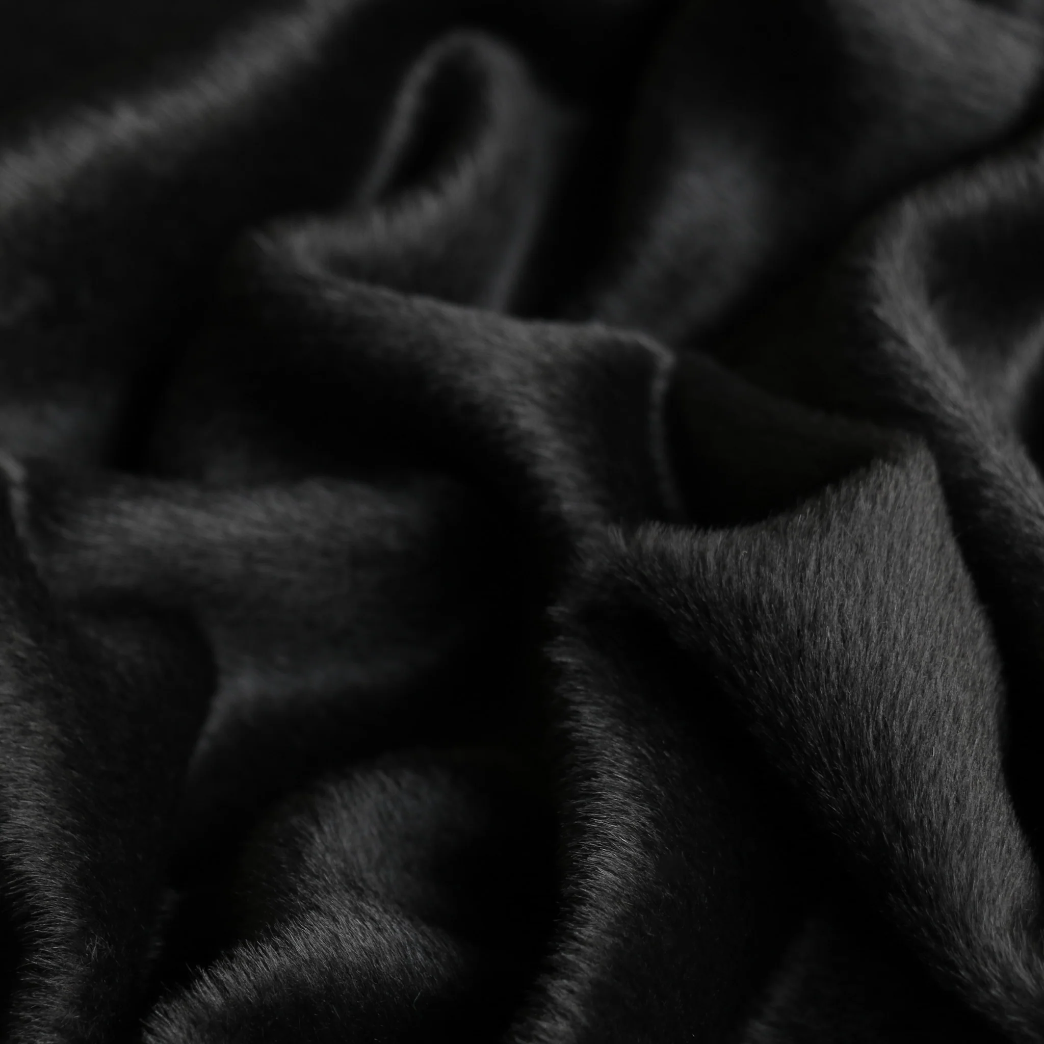 Suri Alpaca Black Coating - Image 2