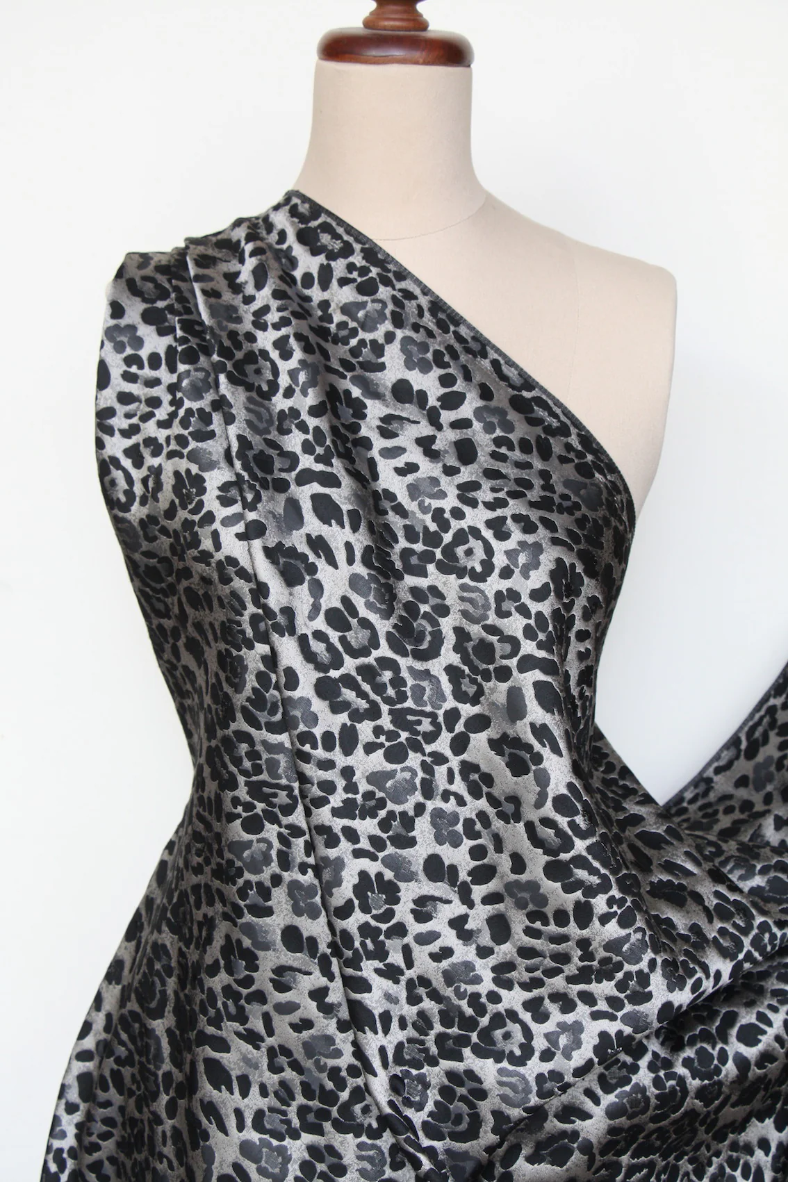 Taupe Roar Jacquard - Image 5