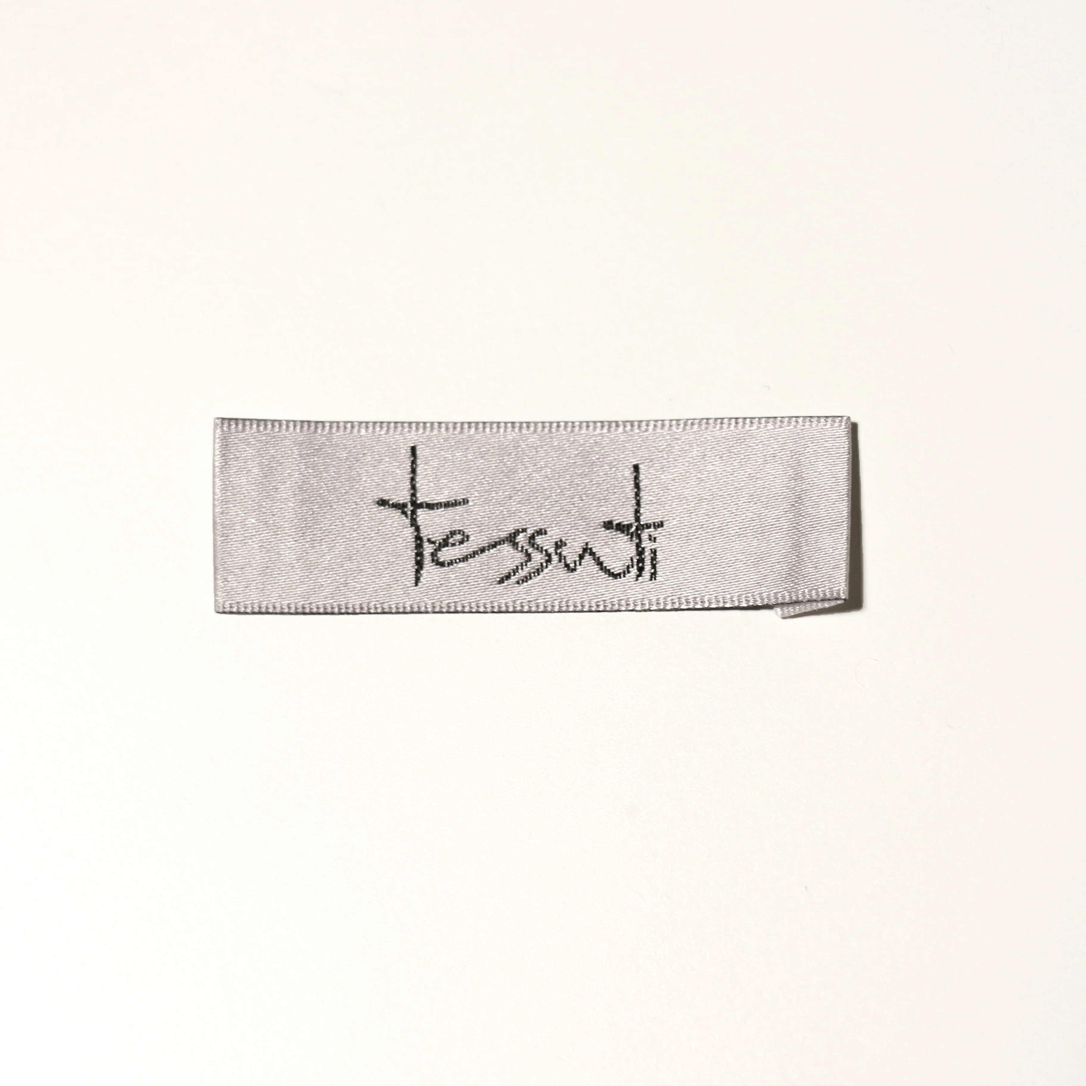 Tessuti Woven Labels - 10 labels (Black or White) - Image 3