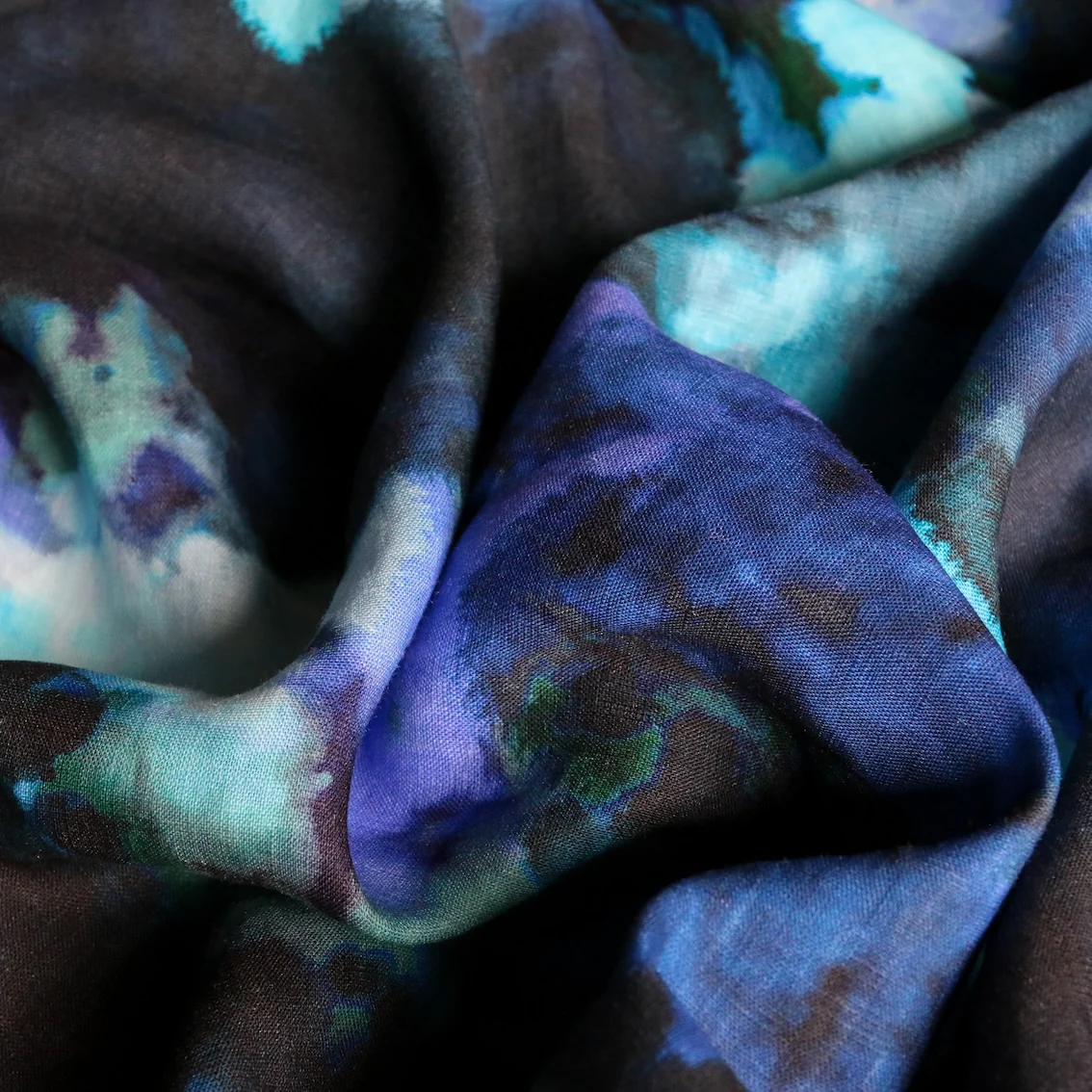 The Big Blue Printed Linen - Image 2