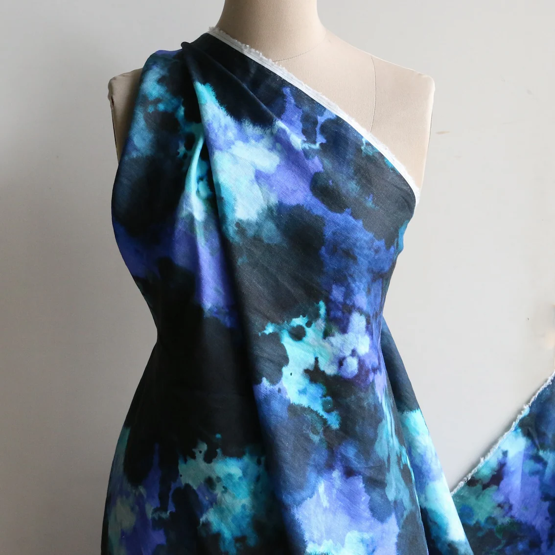 The Big Blue Printed Linen - Image 5
