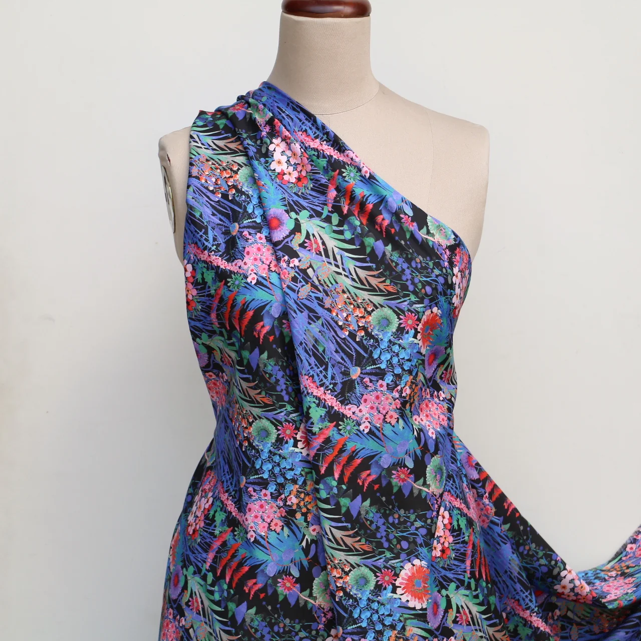 Tresco Black -  Liberty Tana Lawn™ - Image 5