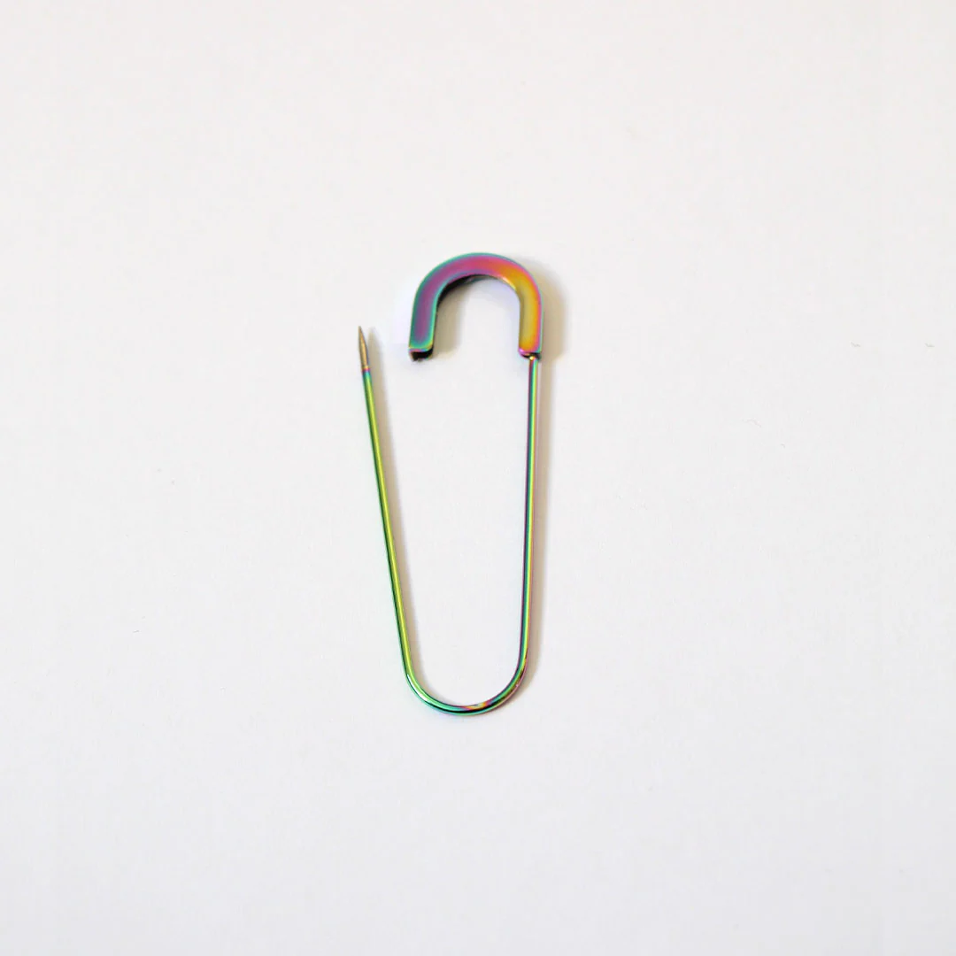 U Kilt Pin/Oil Slick - 7.5cm (3") - Image 2