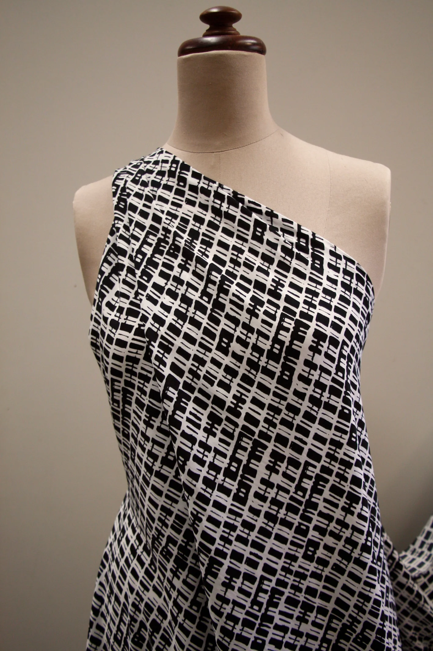 Uneven Black Tiles - Image 5
