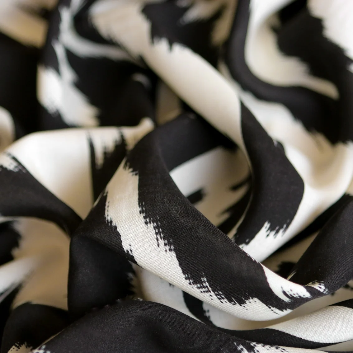 Venere Ikat Black Cotton/Silk - Image 2