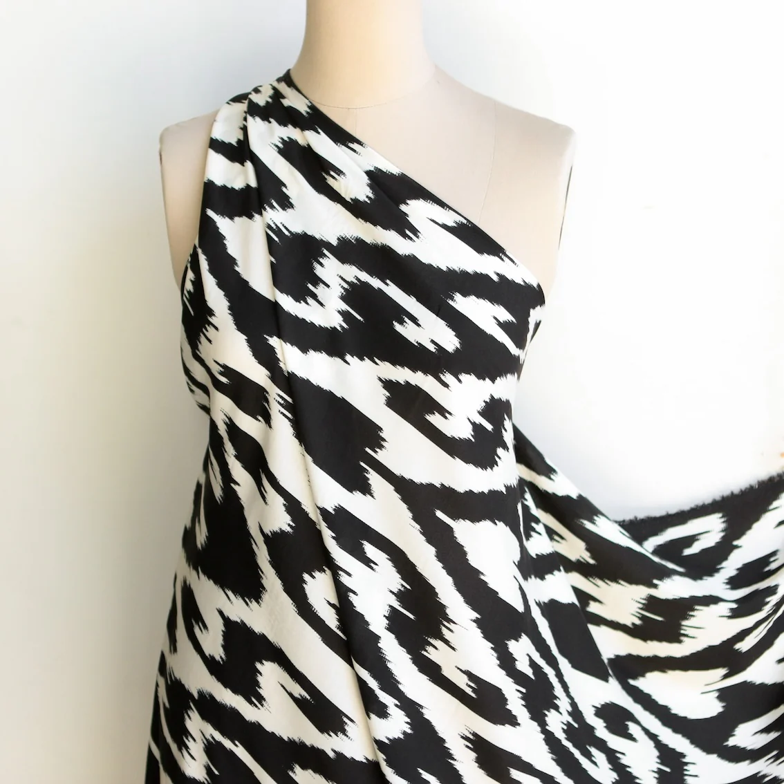 Venere Ikat Black Cotton/Silk - Image 4