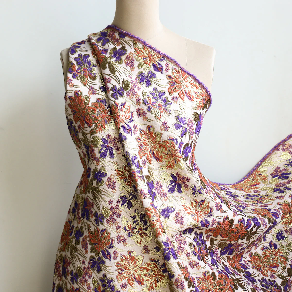 Violas Gold Jacquard - Image 4