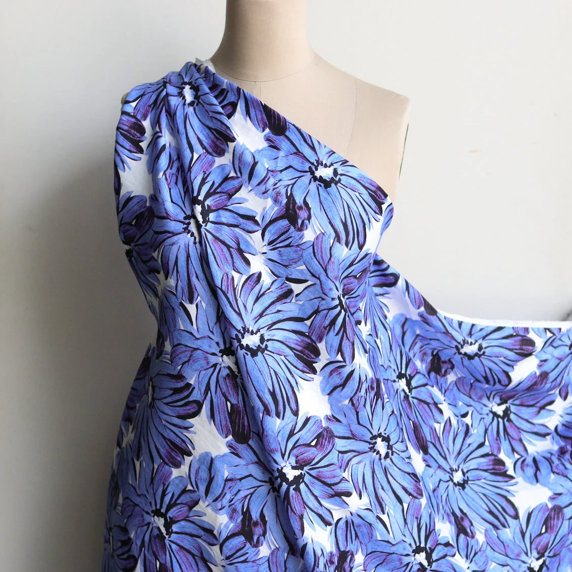 Vista Cornflower Printed Linen - Image 5