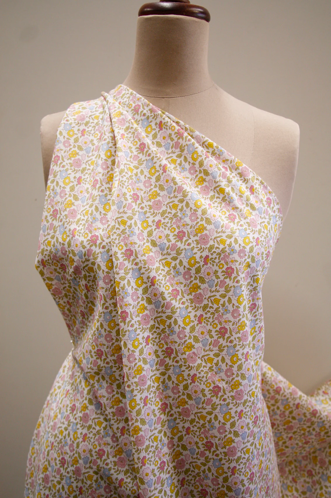 Vita Yellow - Tana Lawn - Image 5