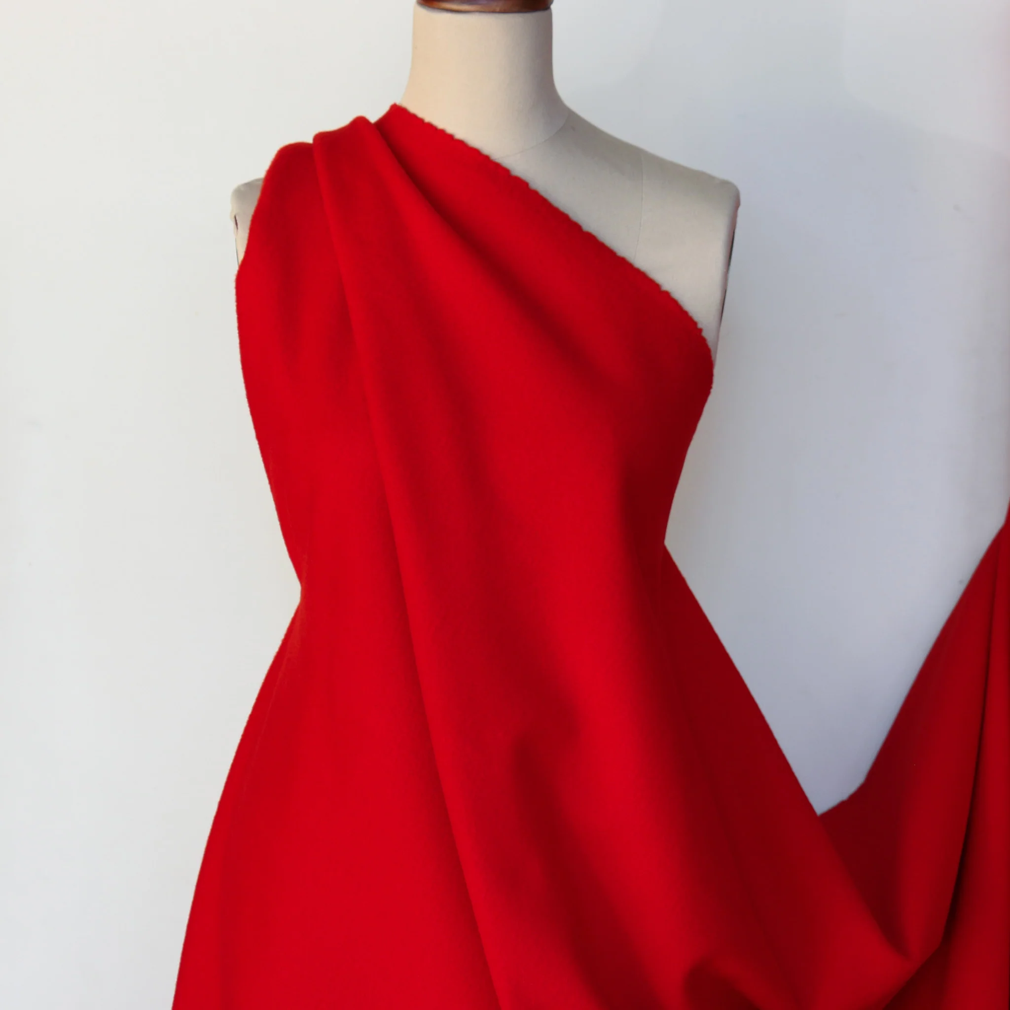 Vivace Red Coating - Image 4