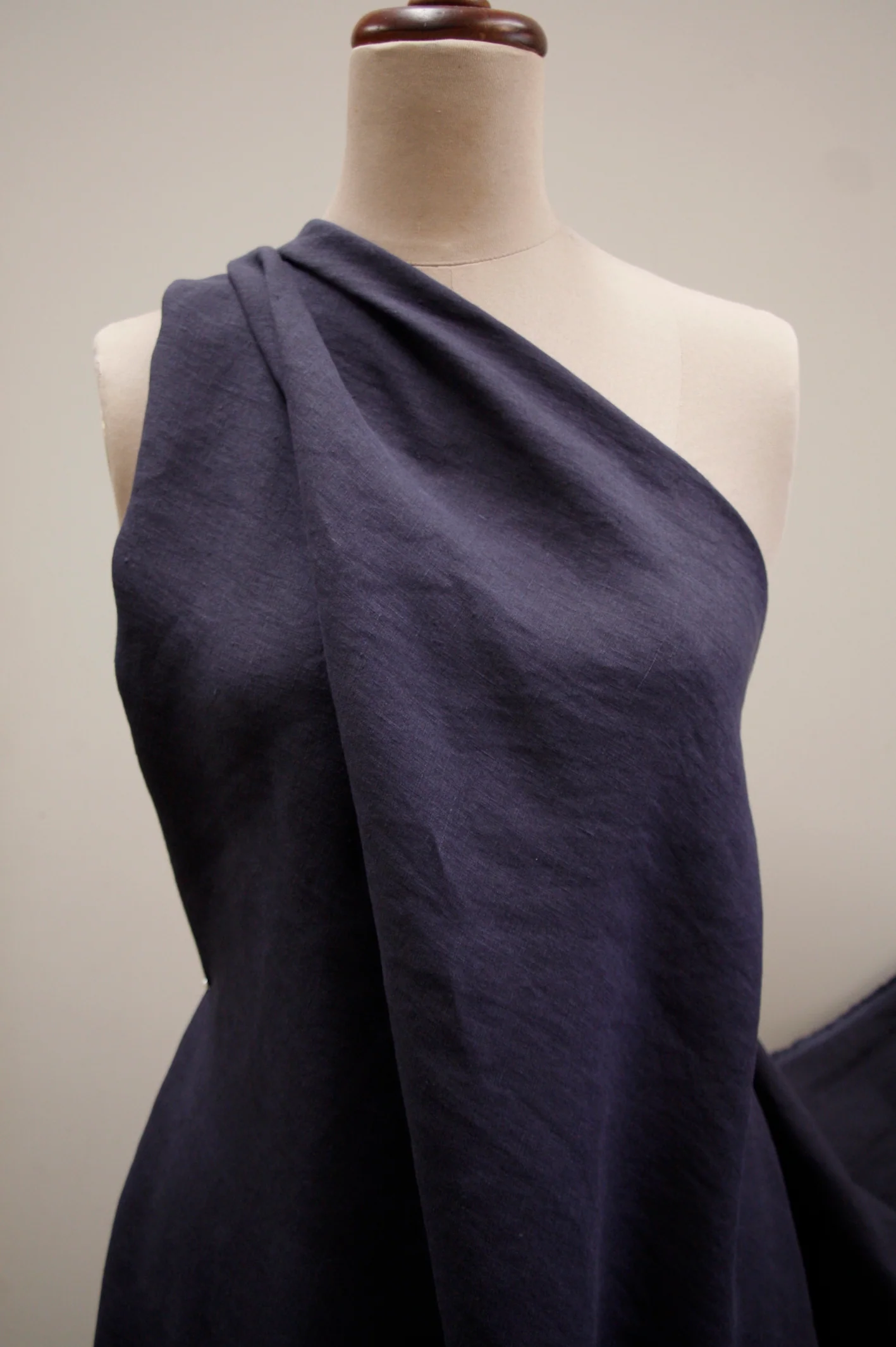 Wainscot Dark Navy - Vintage Wash Linen - Image 3