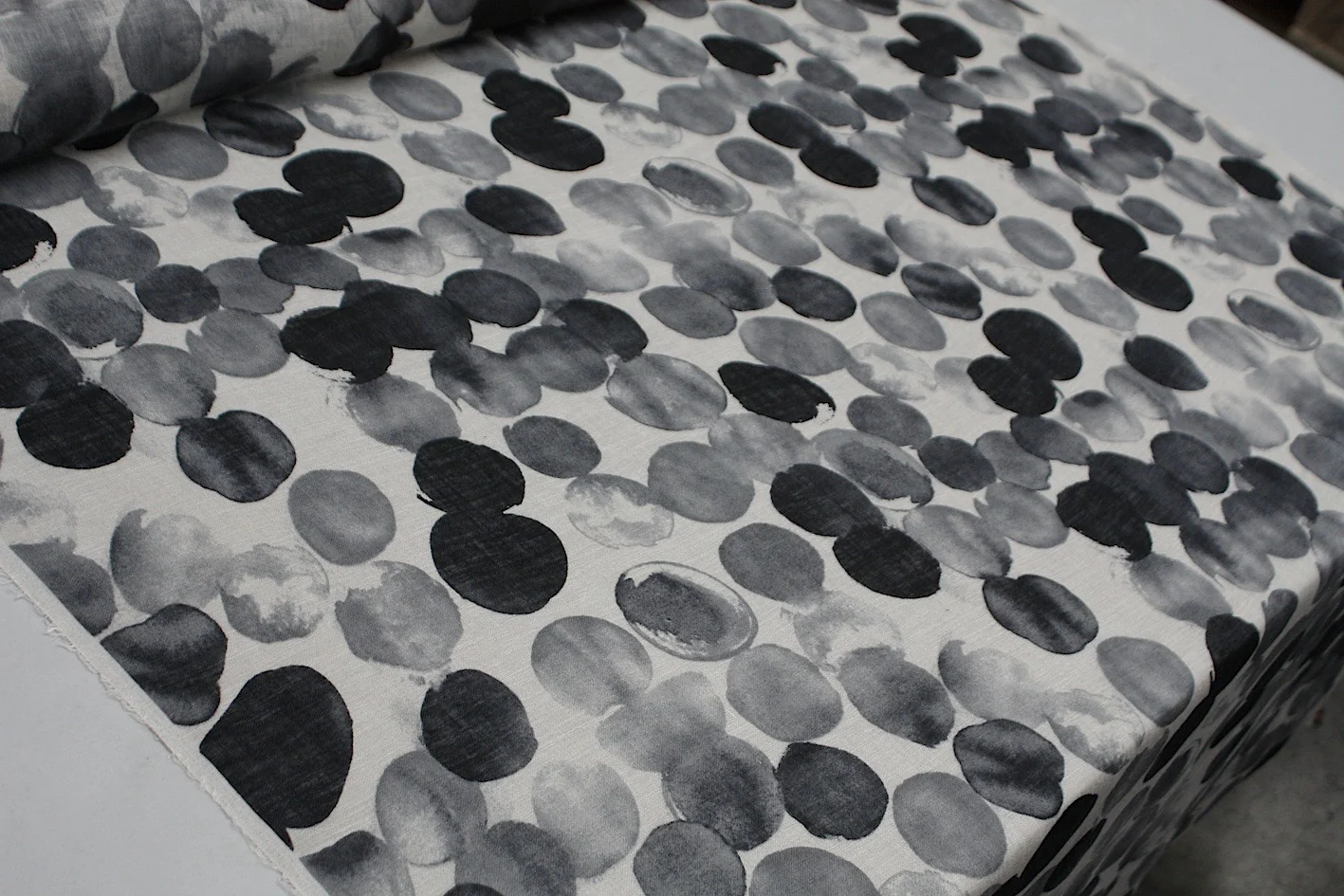 Water Colour Black - Image 4