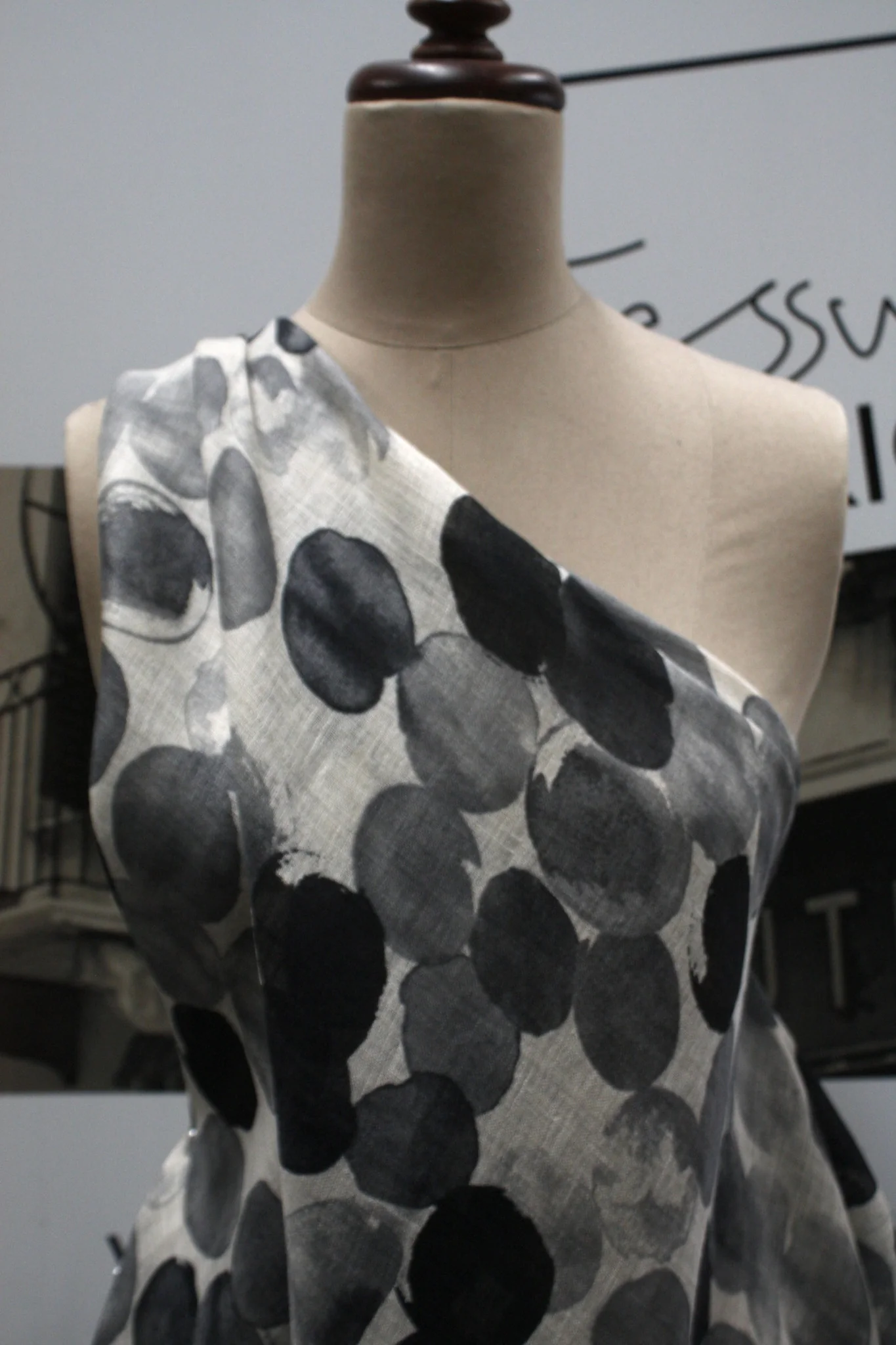 Water Colour Black - Image 5