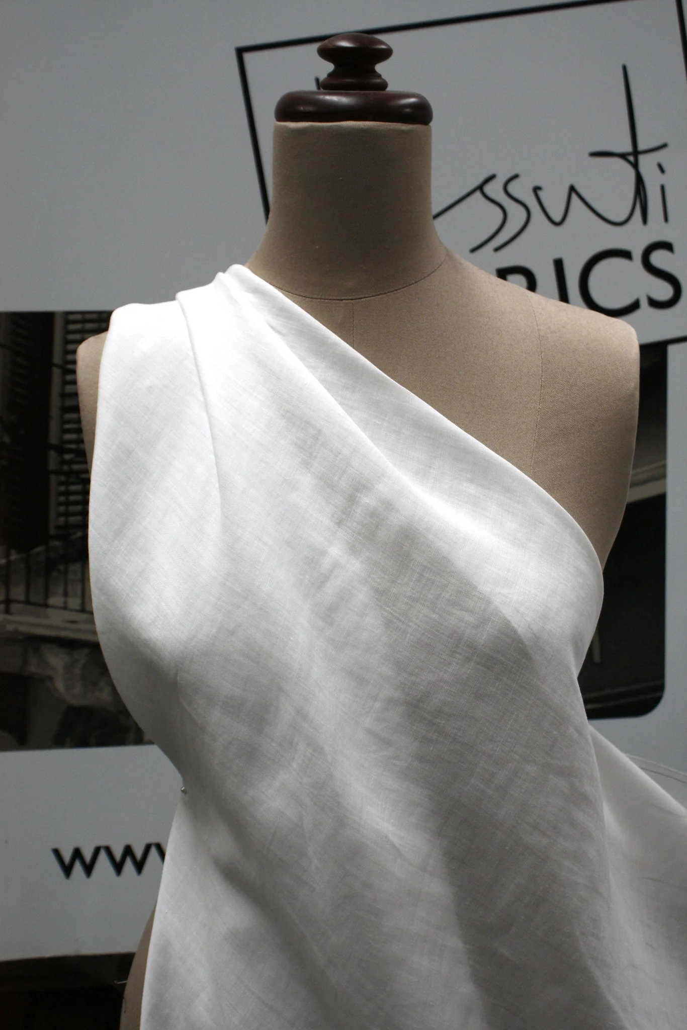 White Jin - Image 4