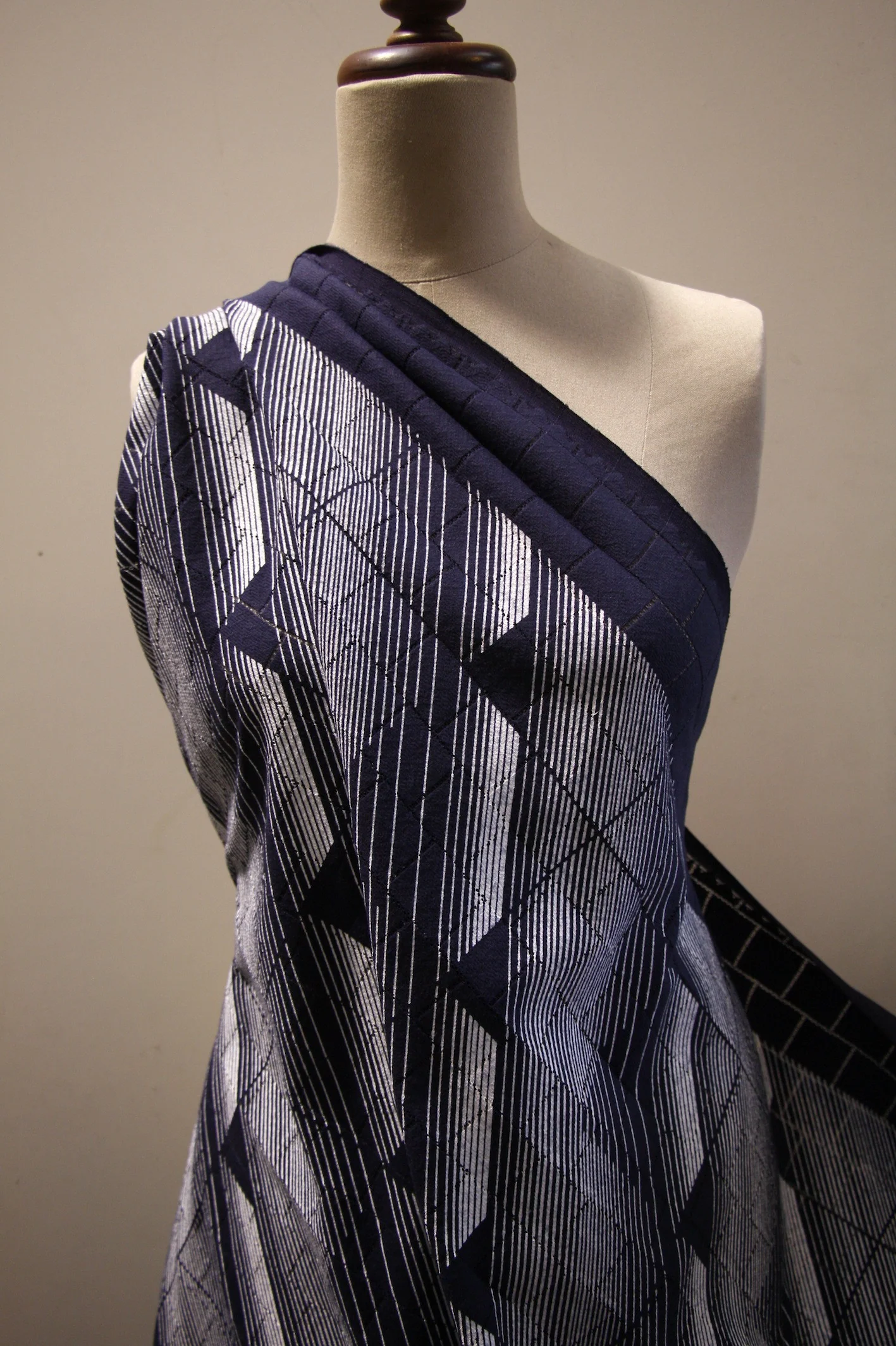 White Line Navy - Image 6