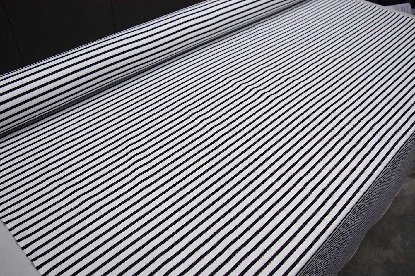 White On Black Ponti - Image 4