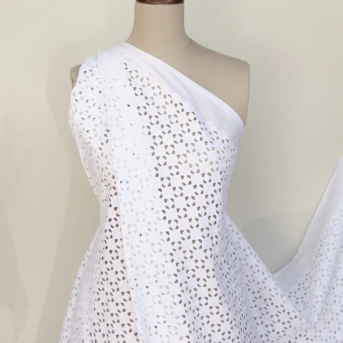 White Triangulum - Image 5