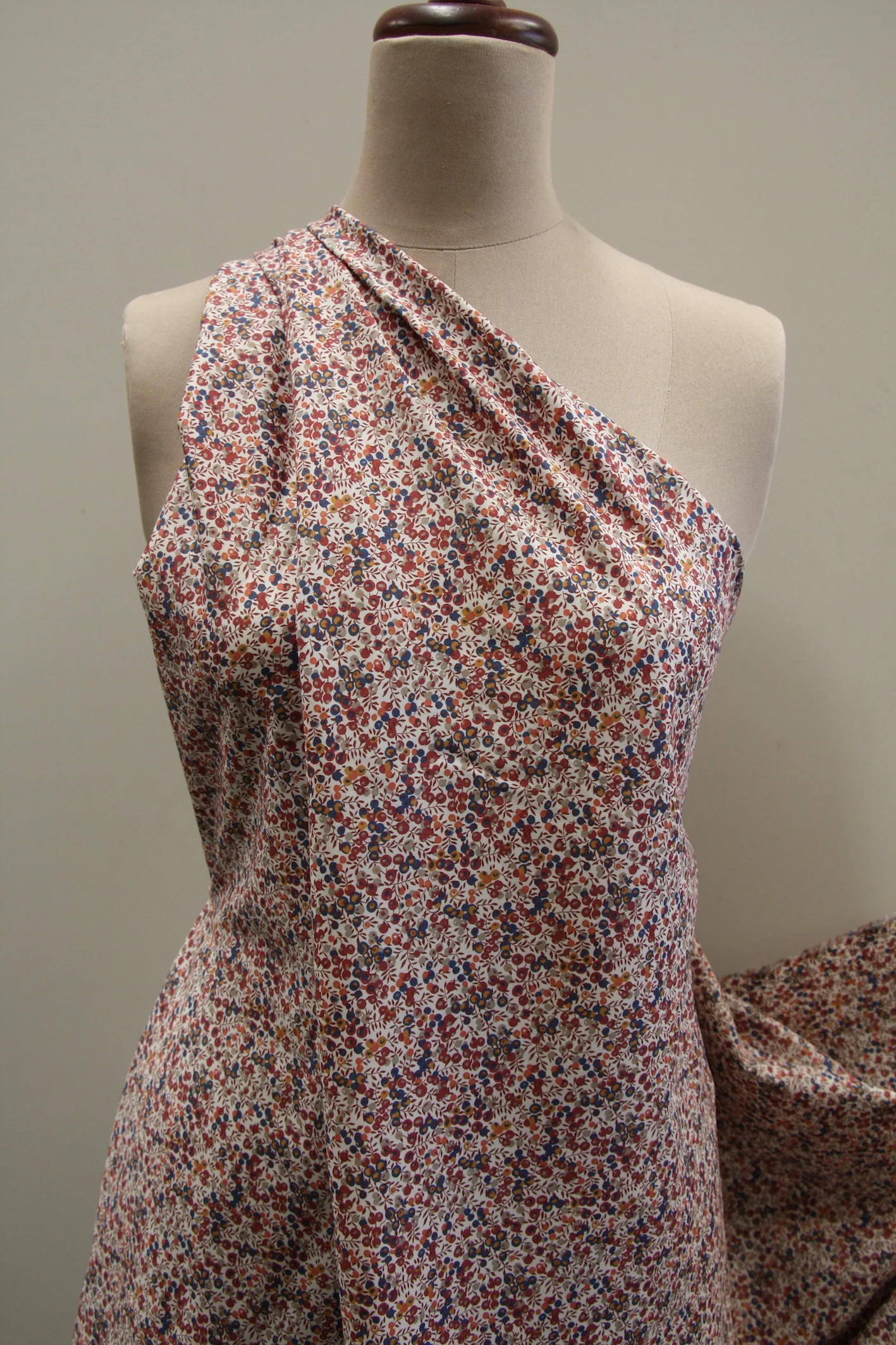 Wiltshire Bud Autumn - Liberty Tana Lawn - Image 5