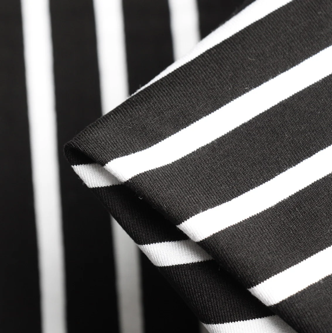 Zip Wide Black Jersey